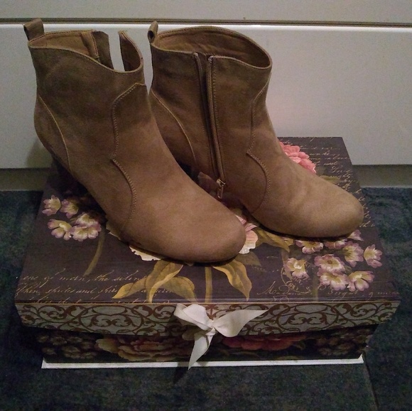 American Eagle booties - Picture 6 of 6